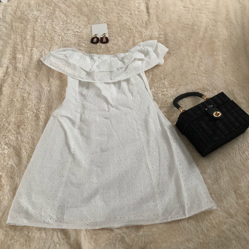 NEVER WORN White off the shoulders dress